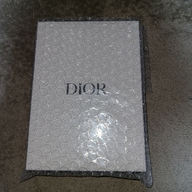 Dior(ディオール)のDior ホリデー限定 ノベルティ ノート エンタメ/ホビーのコレクション(ノベルティグッズ)の商品写真