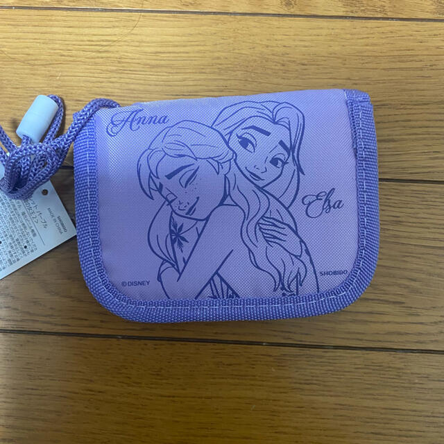 Disney(ディズニー)のアナと雪の女王　財布　新品未使用　女の子 レディースのファッション小物(財布)の商品写真