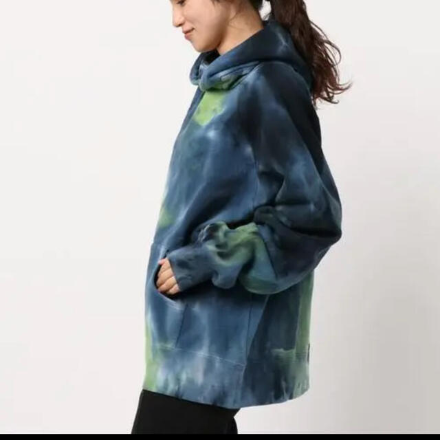 moussy(マウジー)の【MOUSSY】TIE DYE BIG HOODIE ブルー系パーカー　Fサイズ レディースのトップス(パーカー)の商品写真