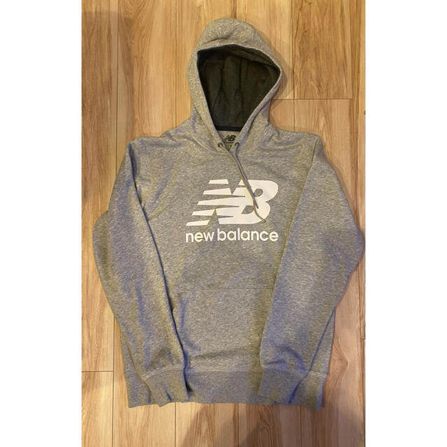 パーカーnew balance グレー スウェットパーカー　ロゴ入　Lサイズ