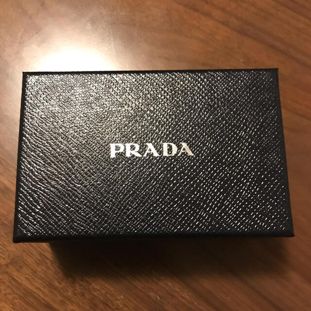 PRADA - 新品未使用 PRADA プラダ 小銭入れ付き3つ折り財布 メタルロゴ ...