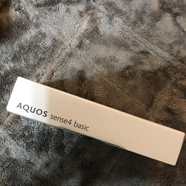 AQUOS(アクオス)のAQUOS sense4 basic  新品　シルバー スマホ/家電/カメラのスマートフォン/携帯電話(スマートフォン本体)の商品写真