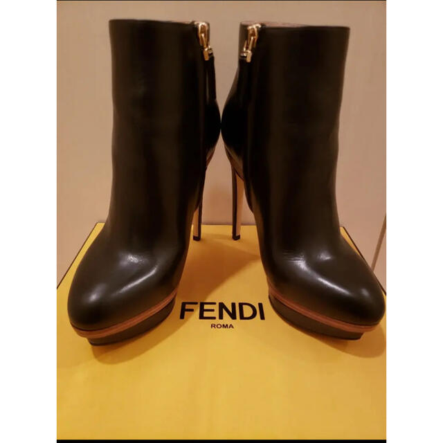 正規品FENDI　ショートブーツ　美品 | フリマアプリ ラクマ