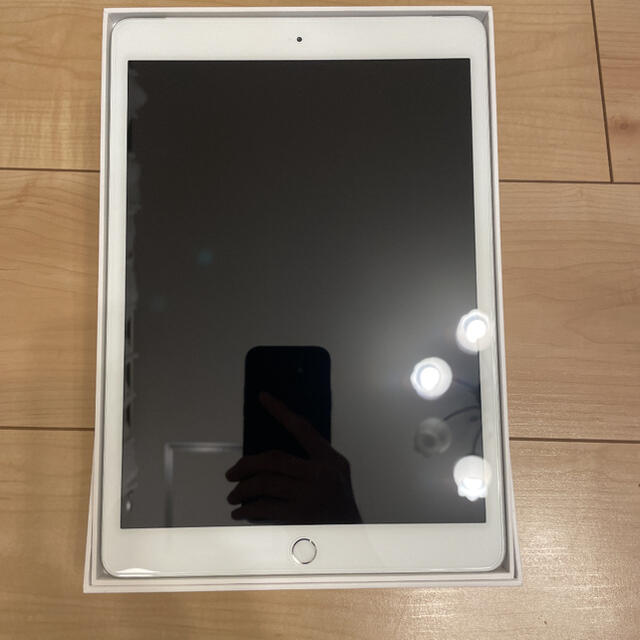 iPad (第8世代) 32GB Wi-Fi+Cellular