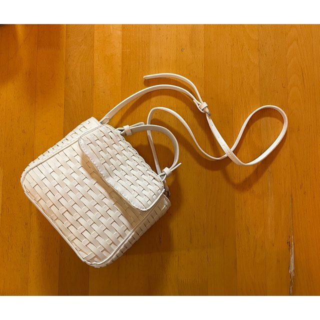 ZARA(ザラ)のZARA ハンドバッグ ミニ 白 ホワイト レディースのバッグ(ハンドバッグ)の商品写真