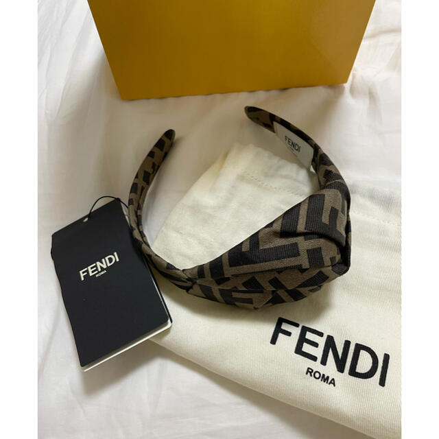 FENDI 新作　カチューシャ