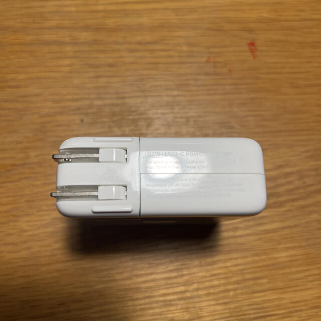 Apple(アップル)の純正　Apple USB-C Power Adapter 61W ほぼ新品 スマホ/家電/カメラのスマートフォン/携帯電話(バッテリー/充電器)の商品写真