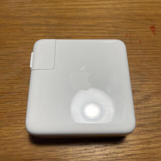 アップル(Apple)の純正　Apple USB-C Power Adapter 61W ほぼ新品(バッテリー/充電器)