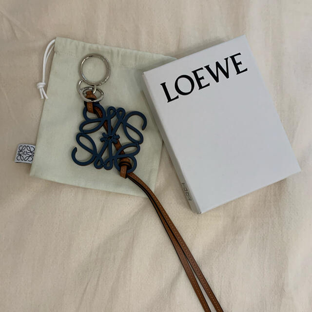 LOEWE ロエベ アナグラムチャーム 【お気に入り】 gredevel.fr