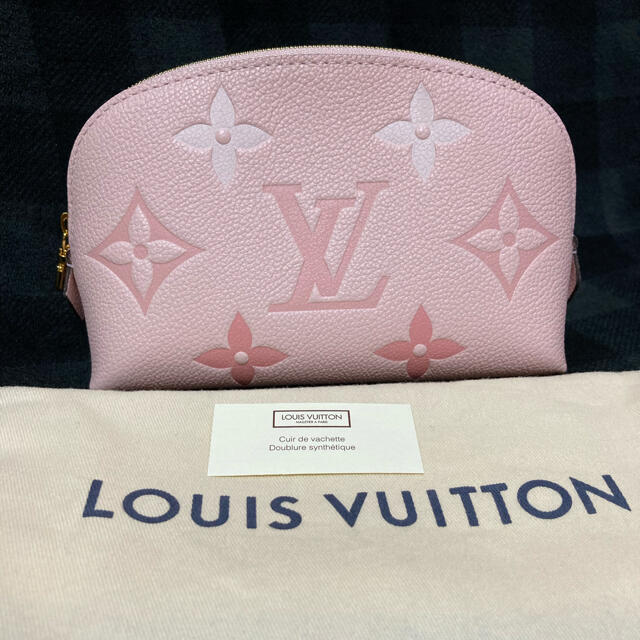 国内完売　LOUIS VUITTON コスメ　ポーチ　ピンクファッション小物