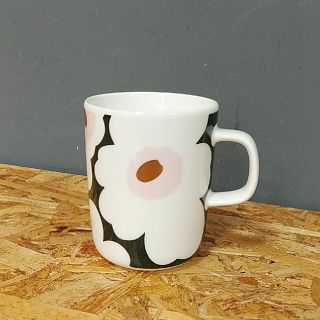 マリメッコ(marimekko)の【新品】marimekko　マグカップ　ウニッコ(グラス/カップ)