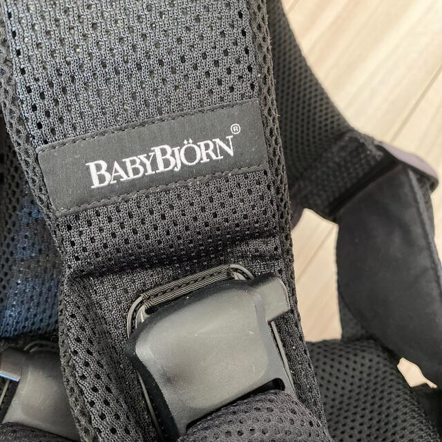 BABYBJORN(ベビービョルン)のベビービョルン　抱っこ紐　＋　ロンパース キッズ/ベビー/マタニティの外出/移動用品(抱っこひも/おんぶひも)の商品写真