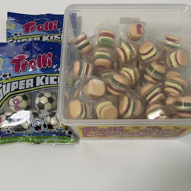 トローリ サッカーボールグミ 5個入×11袋=55個&ミニバーガーグミ 60個食品