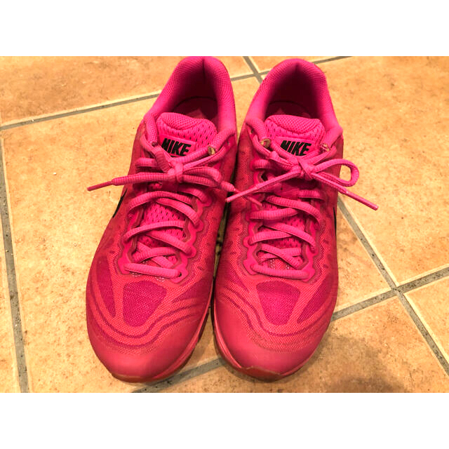 NIKE(ナイキ)のナイキ　エアマックス　レディース　ピンク　ショッキングピンク　24cm レディースの靴/シューズ(スニーカー)の商品写真