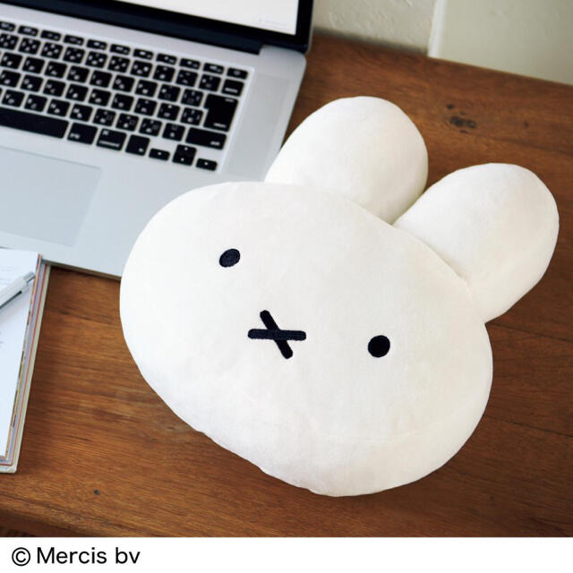 宝島社(タカラジマシャ)の【リンネル 2021年4月付録】miffy ふわふわやわらかミッフィークッション インテリア/住まい/日用品のインテリア小物(クッション)の商品写真