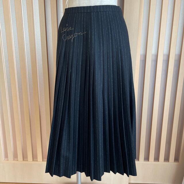 Lois CRAYON(ロイスクレヨン)のロイスクレヨン  ウール　ストライプ　黒　プリーツ　スカート レディースのスカート(ロングスカート)の商品写真