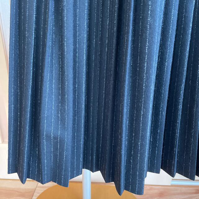 Lois CRAYON(ロイスクレヨン)のロイスクレヨン  ウール　ストライプ　黒　プリーツ　スカート レディースのスカート(ロングスカート)の商品写真