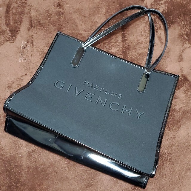 GIVENCHY(ジバンシィ)のGIVENCHY　バック　A4サイズすっぽり レディースのバッグ(ハンドバッグ)の商品写真
