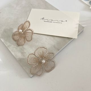 ジルスチュアート(JILLSTUART)の2way刺繍レース　フラワー　パールピアス　【ベージュ】(ピアス)