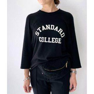 アパルトモンドゥーズィエムクラス(L'Appartement DEUXIEME CLASSE)のタグ付新品⭐️Americana Football T-sh Black(カットソー(長袖/七分))