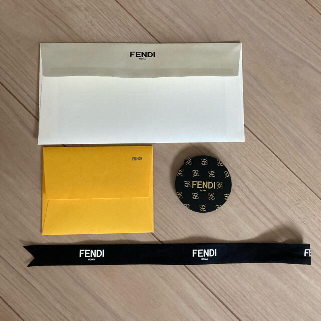 FENDI(フェンディ)の美品　FENDI 封筒　リボン　クリップ インテリア/住まい/日用品のオフィス用品(ラッピング/包装)の商品写真