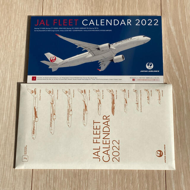 JAL(日本航空)(ジャル(ニホンコウクウ))の日本航空 JAL FLEET CALENDAR 卓上カレンダー 2022 インテリア/住まい/日用品の文房具(カレンダー/スケジュール)の商品写真