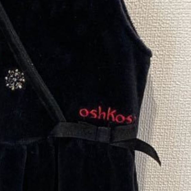 OshKosh(オシュコシュ)の女の子　子供用黒のワンピース　OSHKOSH キッズ/ベビー/マタニティのキッズ服女の子用(90cm~)(ワンピース)の商品写真