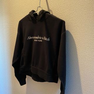 アバクロンビーアンドフィッチ(Abercrombie&Fitch)のAbercrombie & Fitch アバクロ ショート丈 パーカー(パーカー)