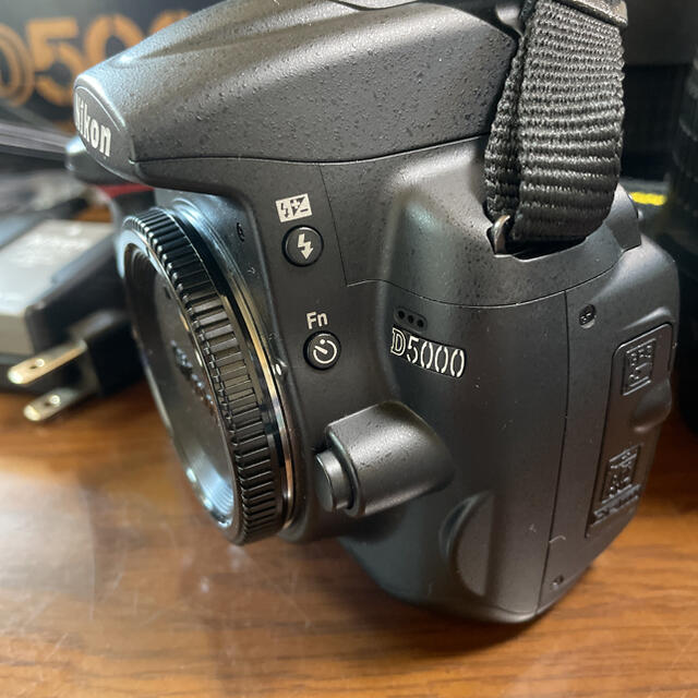 ジャンク品　Nikon D5000 レンズ、バッテリー2個付き