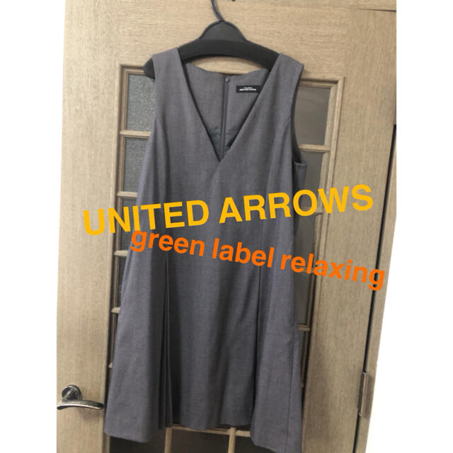 UNITED ARROWS(ユナイテッドアローズ)のユナイテッドアローズ ワンピース ジャンパースカート プリーツ Vネック グレー レディースのワンピース(ひざ丈ワンピース)の商品写真