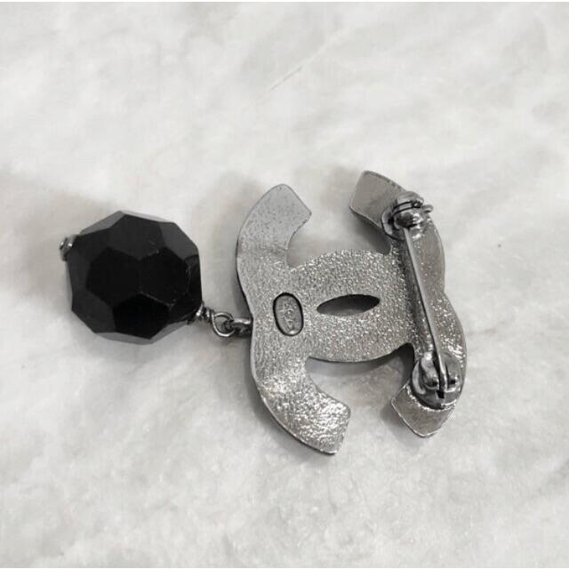 Chanel シャネル ブローチ ココマーク ブラック ストーン スイング 石 シルバー の通販 By A シャネルならラクマ Chanel シャネル ブローチ ココマーク ブラック ストーン スイング 石 シルバー の通販 By A シャネルならラクマ