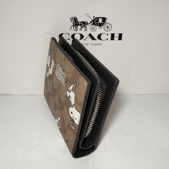 COACH(コーチ)の新品未使用　coach　コーチ　スヌーピー　二つ折り財布 レディースのファッション小物(財布)の商品写真