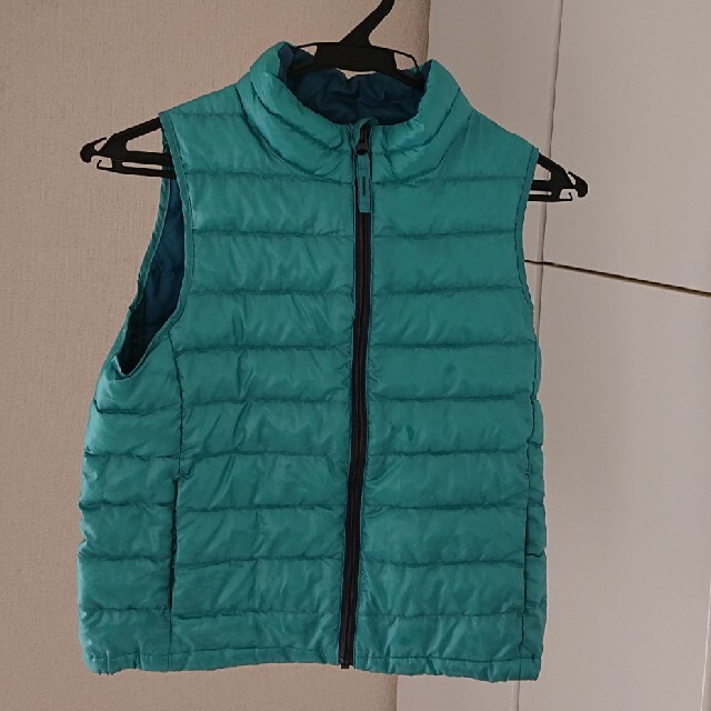 UNIQLO(ユニクロ)のUNIQLO KIDS 130 ダウンベスト キッズ/ベビー/マタニティのキッズ服男の子用(90cm~)(ジャケット/上着)の商品写真