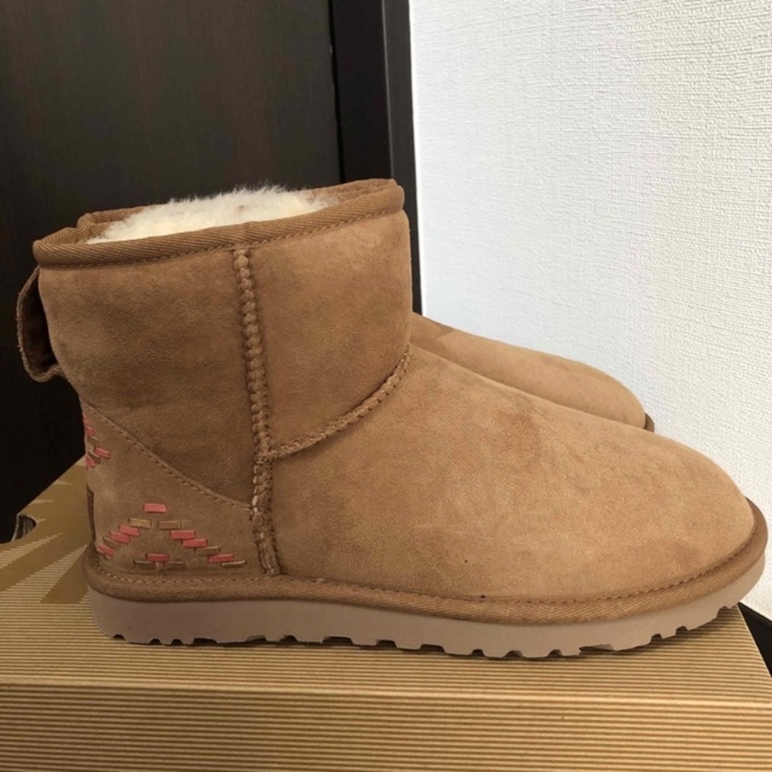 UGG(アグ)のUGG CLASSIC MINI RUSTICWEAVE 完売 シープ ムートン レディースの靴/シューズ(ブーツ)の商品写真