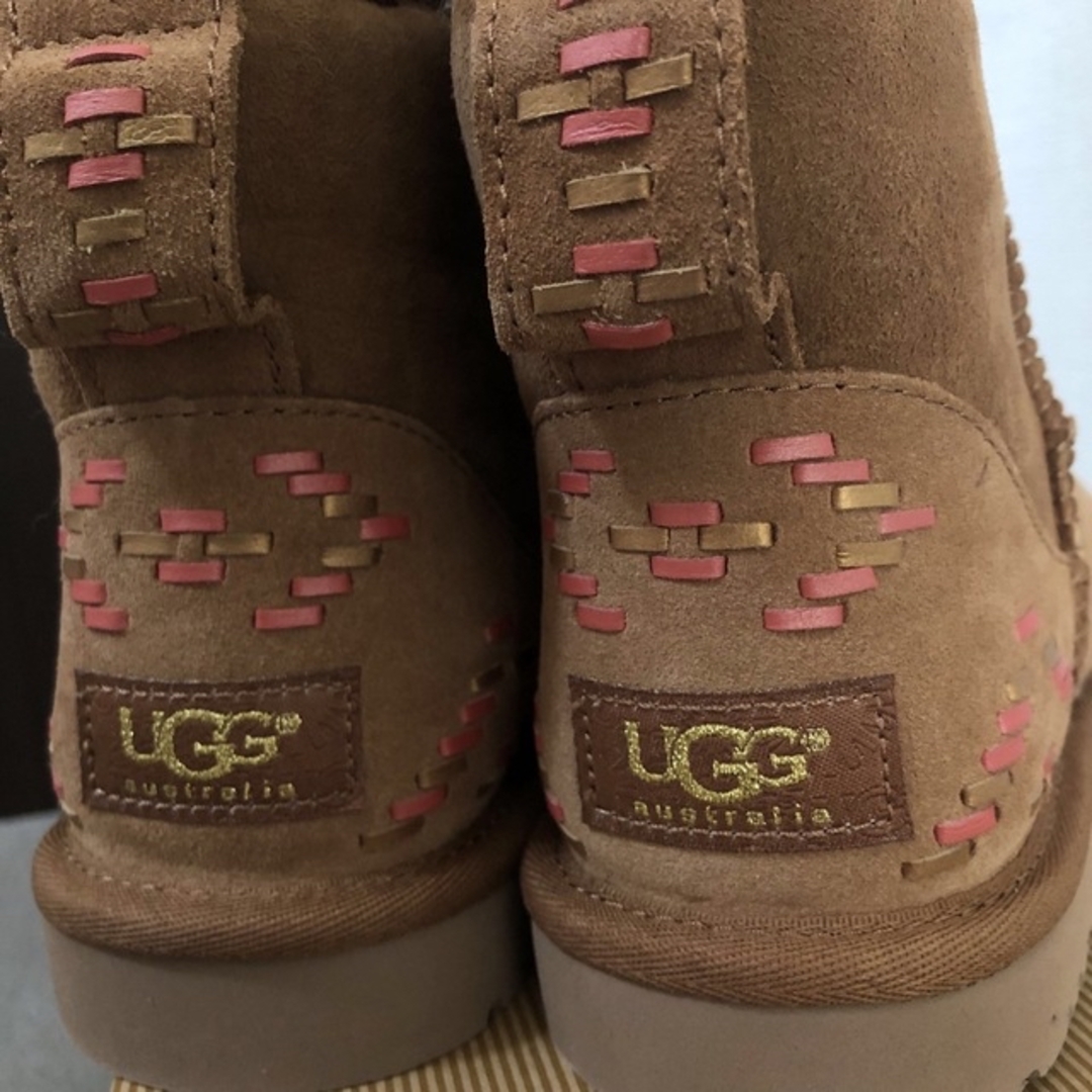 UGG(アグ)のUGG CLASSIC MINI RUSTICWEAVE 完売 シープ ムートン レディースの靴/シューズ(ブーツ)の商品写真