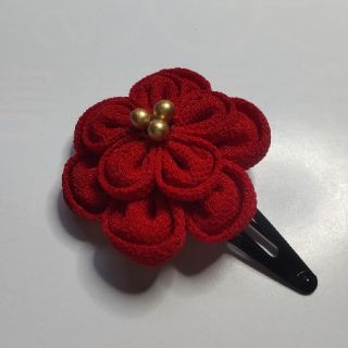 ちりめん細工　お花の髪飾り　ぱっちんクリップ　ハンドメイド(ヘアアクセサリー)