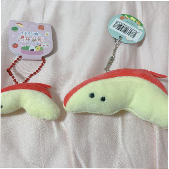 つぶらな瞳のお弁当箱 うさぎりんご エンタメ/ホビーのおもちゃ/ぬいぐるみ(ぬいぐるみ)の商品写真
