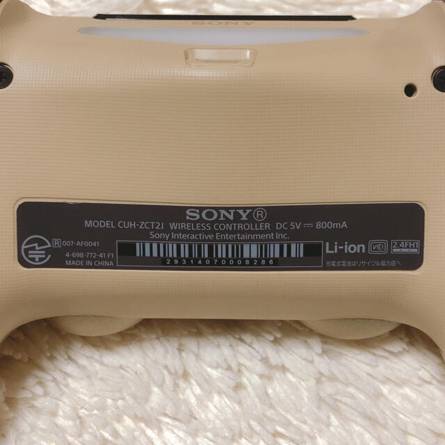 PlayStation4(プレイステーション4)のPlayStation4 本体+コントローラー(ゴールド) エンタメ/ホビーのゲームソフト/ゲーム機本体(家庭用ゲーム機本体)の商品写真