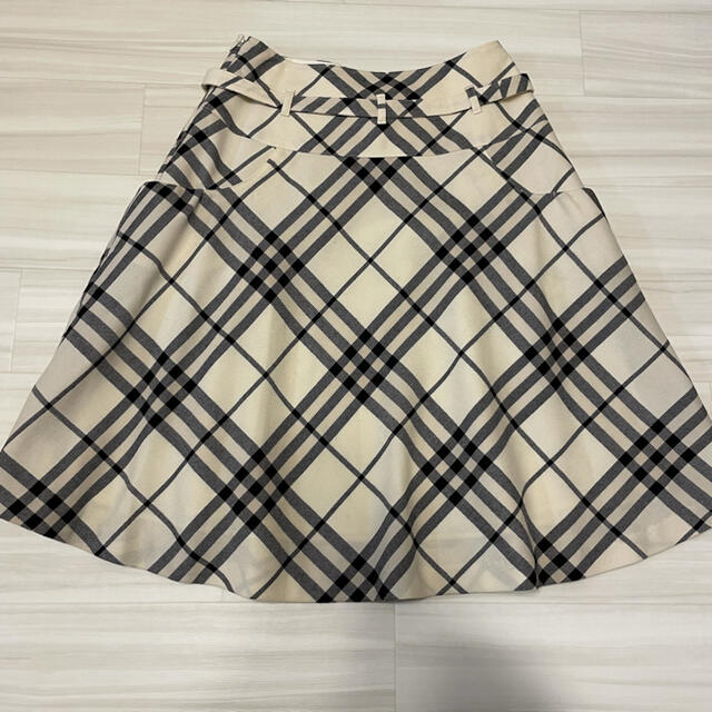 BURBERRY BLUE LABEL(バーバリーブルーレーベル)のBURBERRY バーバリー ノバチェック フレアスカート ウール100％ レディースのスカート(ひざ丈スカート)の商品写真
