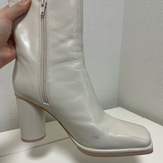 Ameri VINTAGE(アメリヴィンテージ)のスクエアブーツ　ホワイト　Lサイズ レディースの靴/シューズ(ブーツ)の商品写真