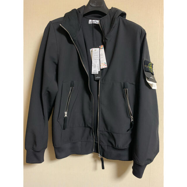 stone island light soft shell-r マウンテンパーカ