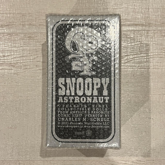 MEDICOM TOY(メディコムトイ)のVCD SNOOPY ASTRONAUT VINTAGE SILVER Ver. エンタメ/ホビーのおもちゃ/ぬいぐるみ(キャラクターグッズ)の商品写真