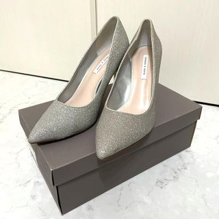 チャールズアンドキース(Charles and Keith)の【美品】Chalres&Keithグリッターパンプス(ハイヒール/パンプス)