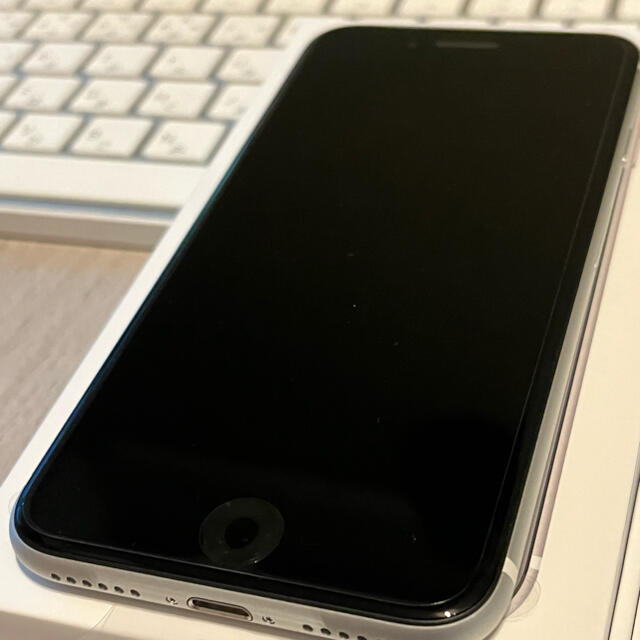新品未使用品　iPhone SE 第2世代 128GB SIMロック解除済み