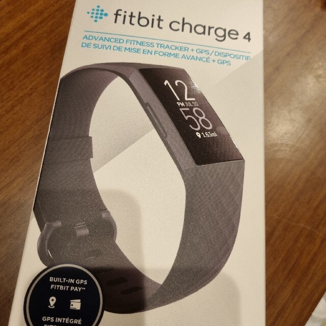 Google(グーグル)のfitbit charge4 黒 スマホ/家電/カメラのスマートフォン/携帯電話(その他)の商品写真