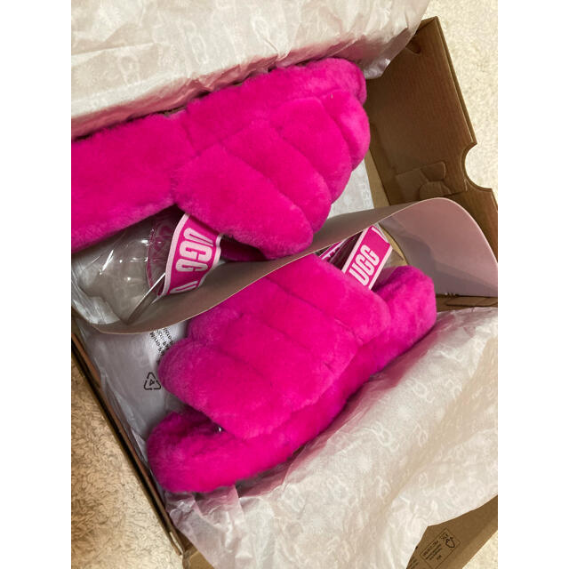 新品未使用 UGG アグ ファーサンダル 25cm ピンク 新品未使用 UGG アグ ファーサンダル 25cm ピンク