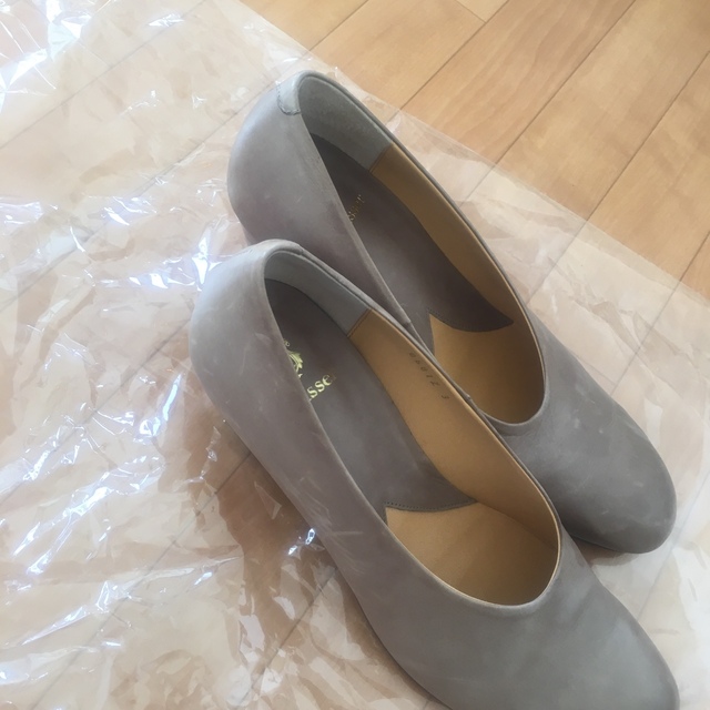 一回使用35200円　chausser グレージュパンプス　スクエアヒール 1