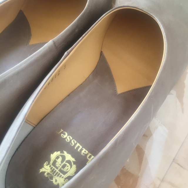 TOMORROWLAND(トゥモローランド)の一回使用35200円　chausser グレージュパンプス　スクエアヒール レディースの靴/シューズ(ハイヒール/パンプス)の商品写真