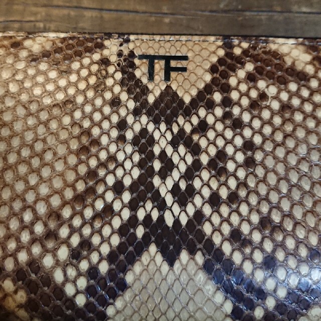 TOM FORD(トムフォード)のトムフォード パイソンレザー ラウンドファスナー財布 レディースのファッション小物(財布)の商品写真