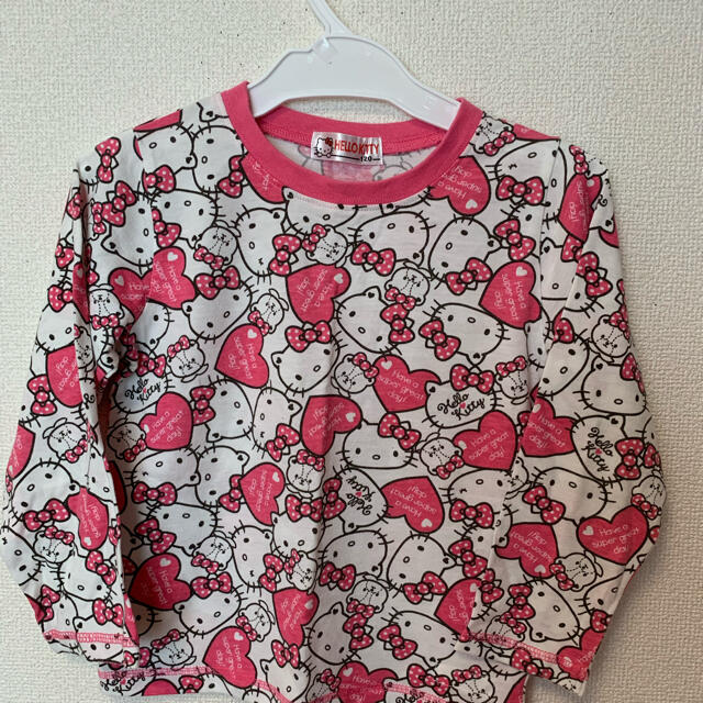 サンリオ(サンリオ)のハローキティ　ロンT  １２０cm キッズ/ベビー/マタニティのキッズ服女の子用(90cm~)(Tシャツ/カットソー)の商品写真